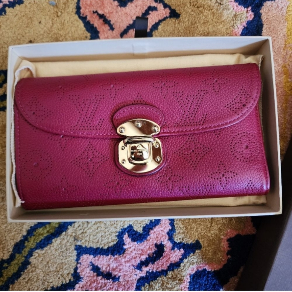 Amazing Louis Vuitton Mahina Full Size Wallet Pristine!